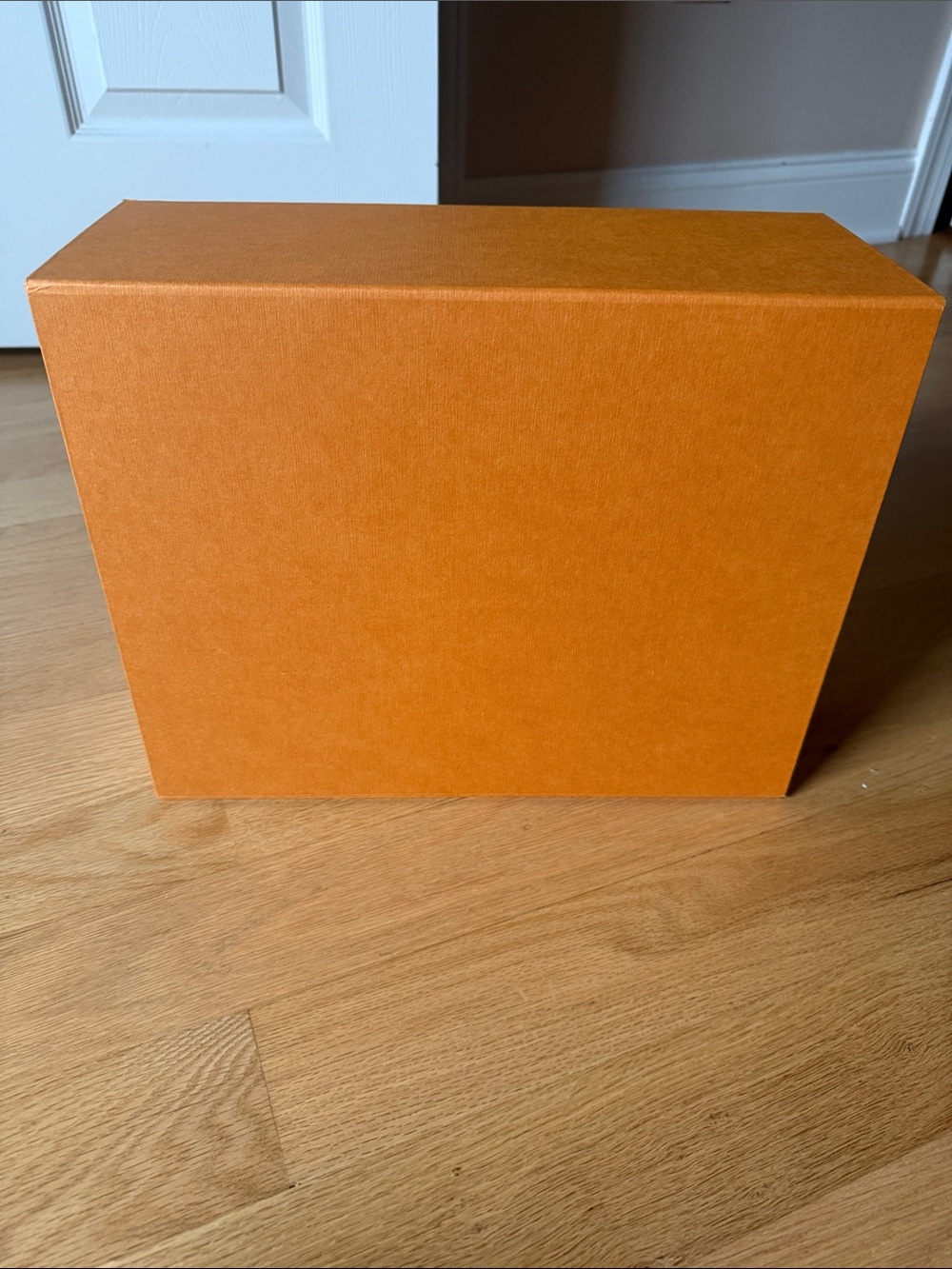 Louis Vuitton Orange Box with Navy Logo - Picture 10 of 10